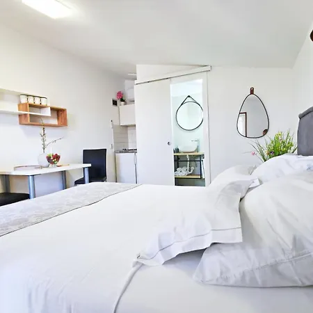 Apartmani Tri Ferala - Pakoštane Esterno foto