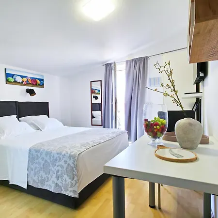 Apartmani Tri Ferala - Pakoštane Esterno foto