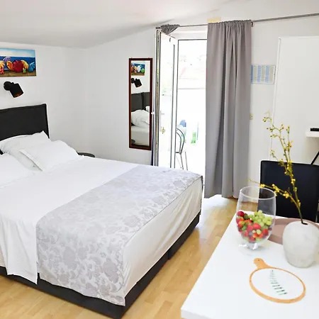 Apartmani Tri Ferala - Pakoštane Esterno foto