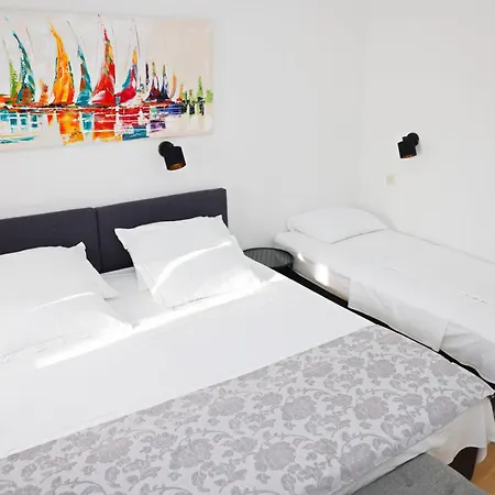 Apartmani Tri Ferala - Pakoštane Esterno foto