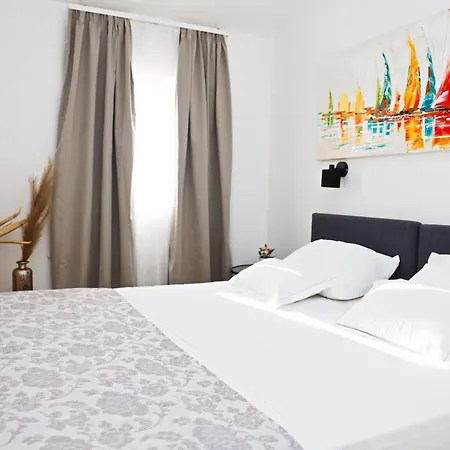 Apartmani Tri Ferala - Pakoštane Esterno foto
