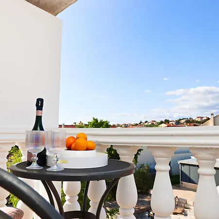 Apartmani Tri Ferala - Pakoštane Esterno foto