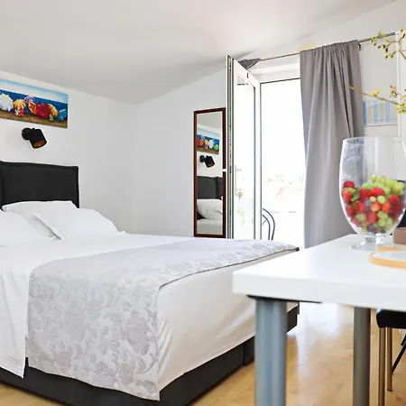 Apartmani Tri Ferala - Pakoštane Esterno foto