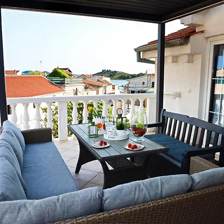 Apartmani Tri Ferala - Pakoštane Esterno foto