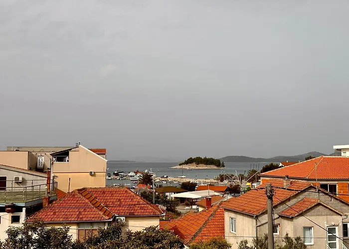 Apartmani Tri Ferala - Pakostane