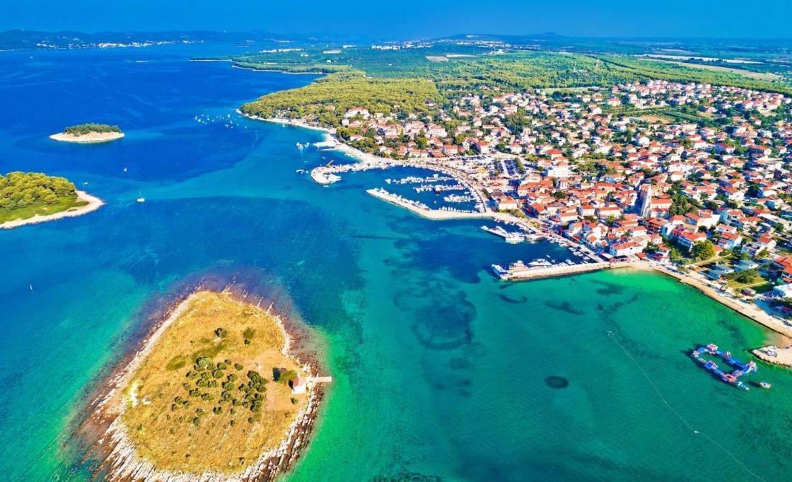 Tri Ferala - Apartment Pakostane