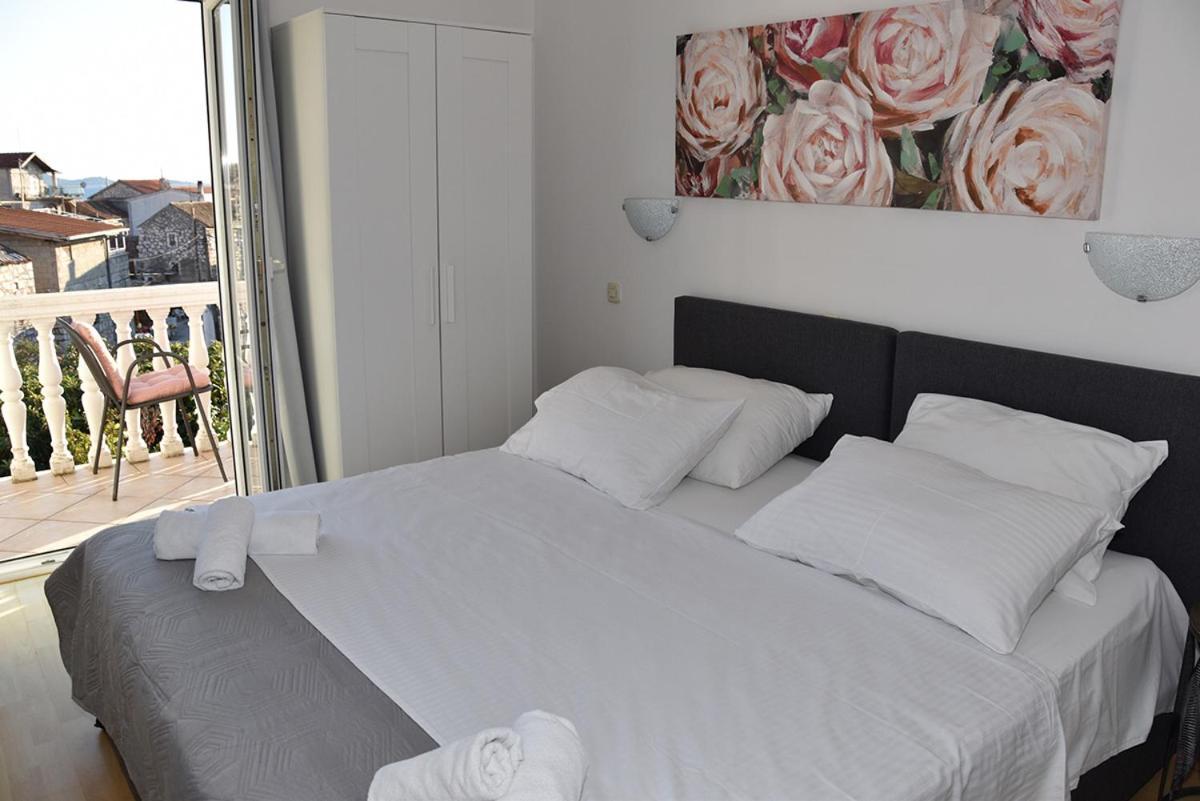 Apartment Tri Ferala -