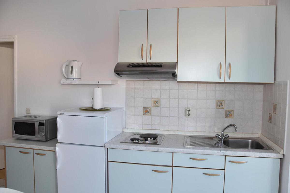 Tri Ferala -