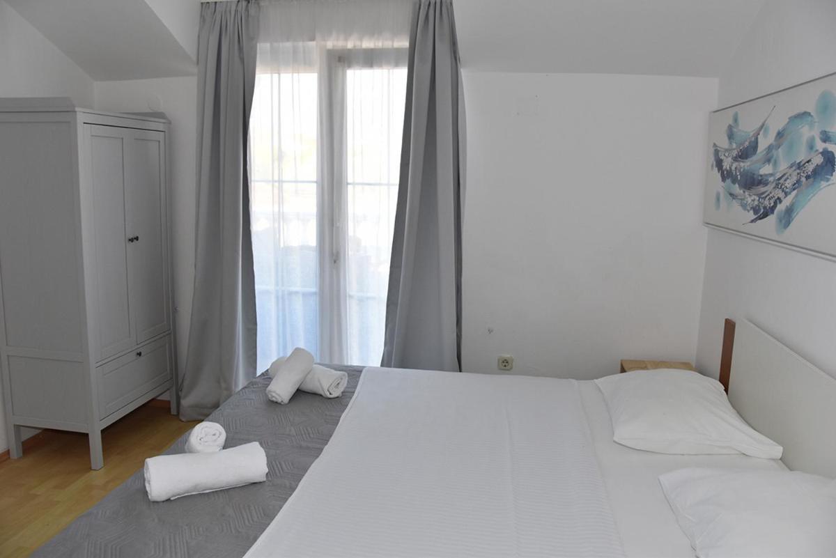 Apartment Tri Ferala -